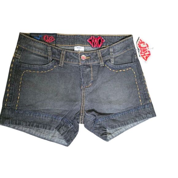 Chick by Nicky Hilton Distressed Denim Skull Design Shorts Womens Size 27 Black - Picture 3 of 7